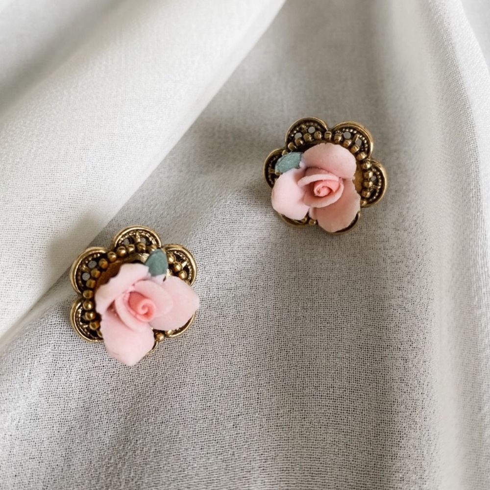 Vintage Rose Brass Stud Earrings💕🌹